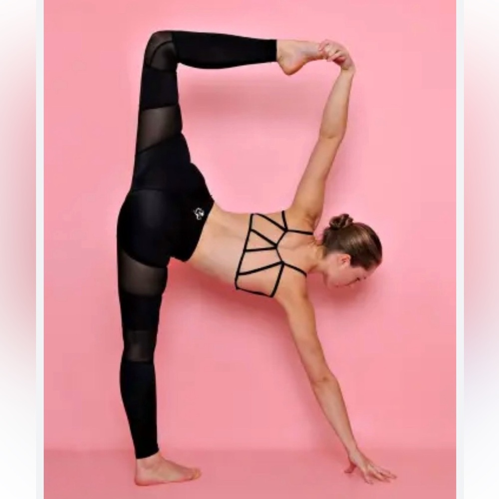 Flexi Lexi Peek-a-Boo Leggings